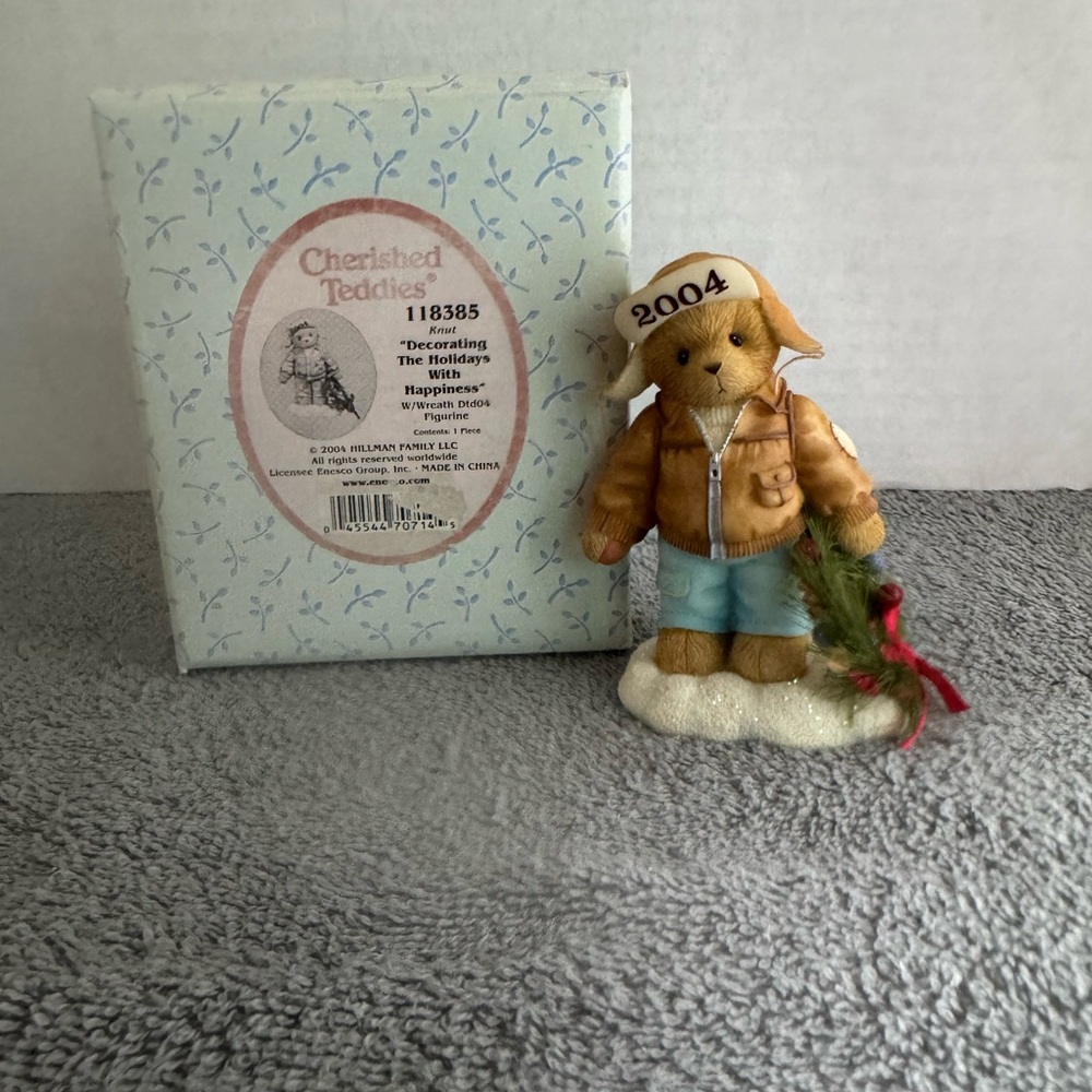 2004 Cherished Teddies #118385 Knut Decorating The Holidays Bear Figurine